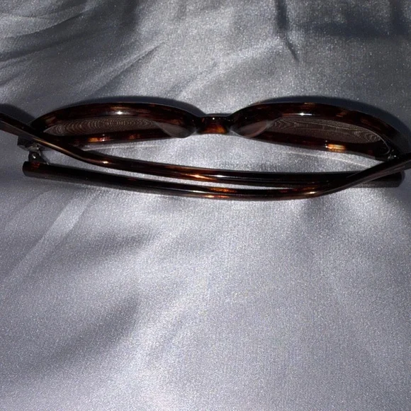 Serengeti Tortoiseshell Brown Oval Sunglasses - Picture 5 of 5